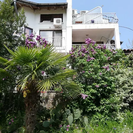 Fanny Πανσιόν
